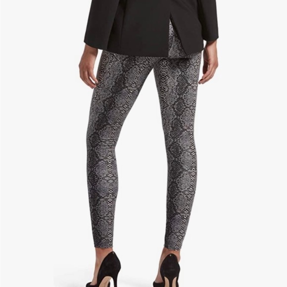 NWT Python phone pocket leggings - Medium - Picture 3 of 3